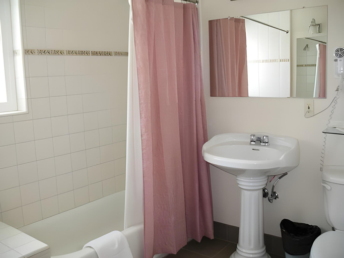 Bathroom 3, Gull Lake Lodge, Mono