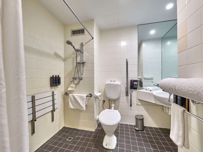 Bathroom 13