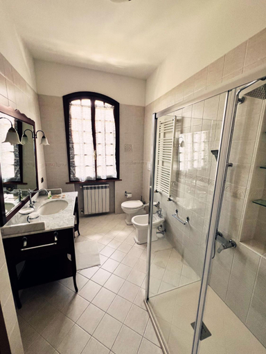 Bathroom 4, Prima Luce, Verona