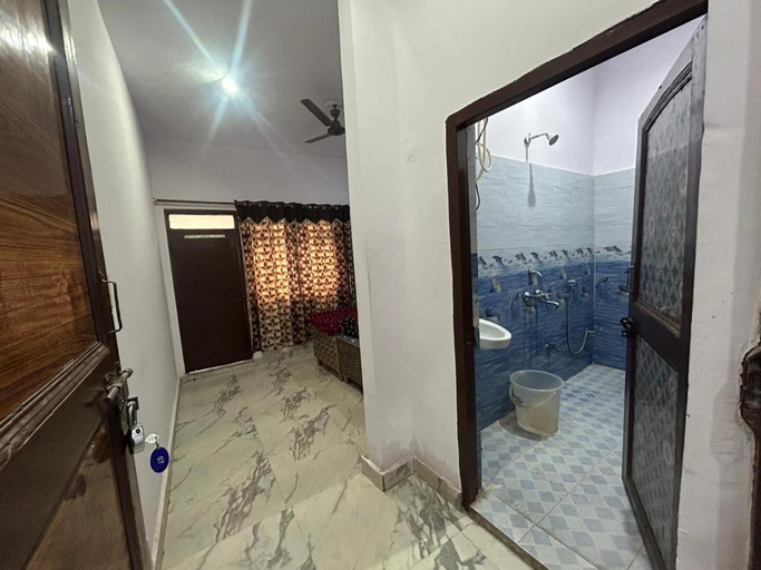 Bathroom 2, hotel holy spirit, sitapur, Rudraprayag
