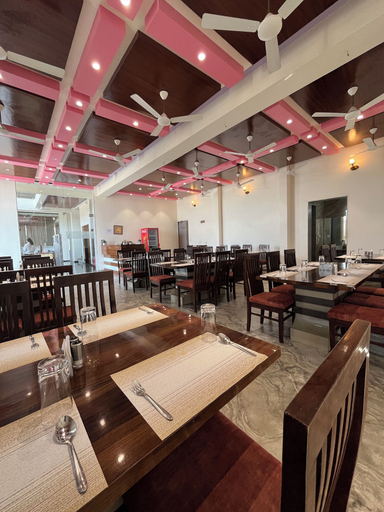 Food & Drinks 5, Daksh The Valley Resort - Saputara, The Dangs