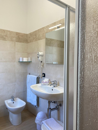 Bathroom 5, Ca' Del Diaolo, Verona