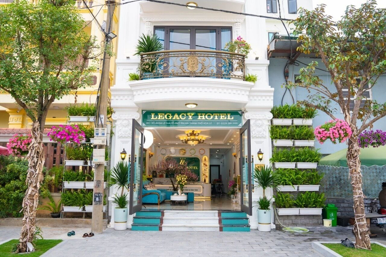 Exterior & Views