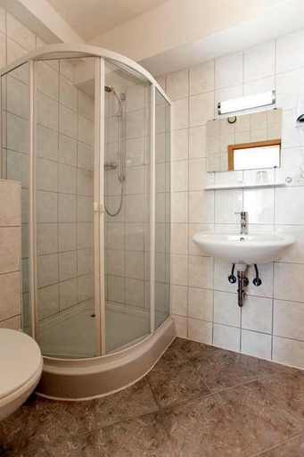 Bathroom 2, Hotel Jasmin, Pforzheim