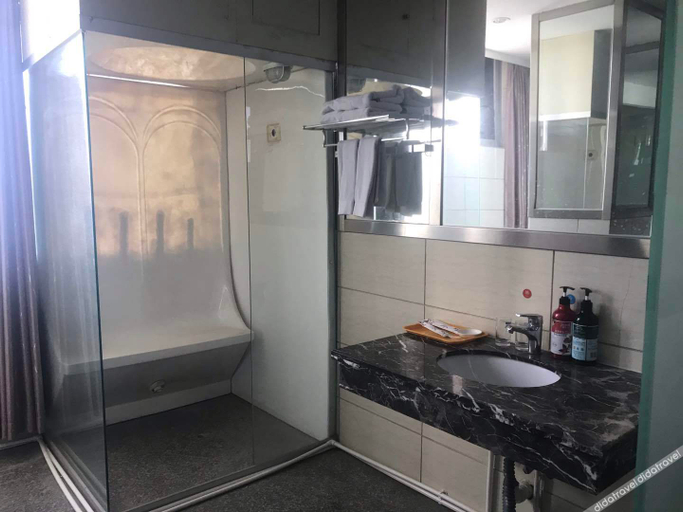 Bathroom, Kaijie Business Hotel, Dongguan