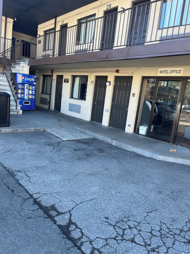 Exterior & Views 2, Metro Motel, New York