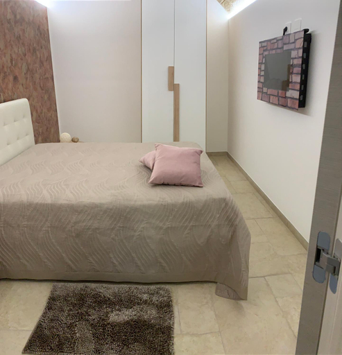 Others 5, Suite iris0211, Taranto