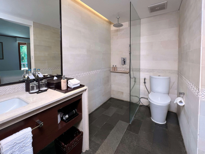 Bathroom 10