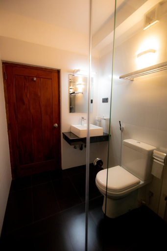 Bathroom 4, Single Tree Mount Hotel, Nuwara Eliya