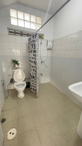 Bathroom, Baan Phuean (House of Friends) @Uthai Thani, Muang Uthai Thani
