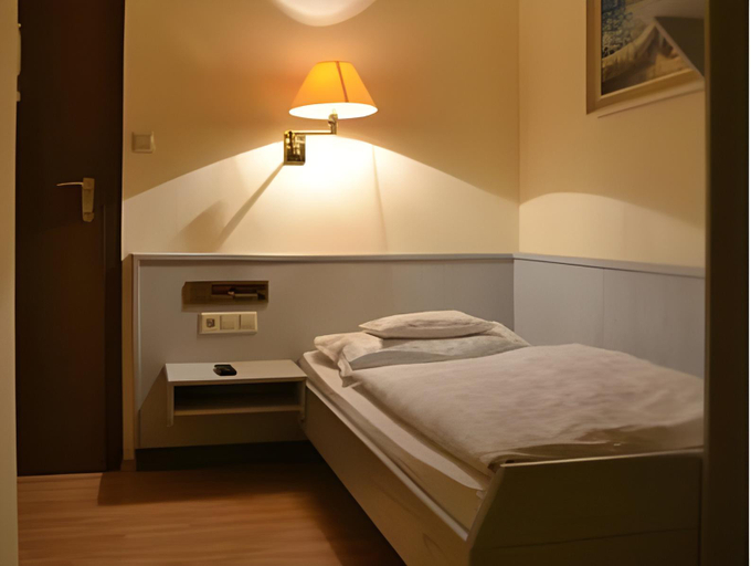 Bedroom 2, Hotel Ulmer Spatz, Ulm