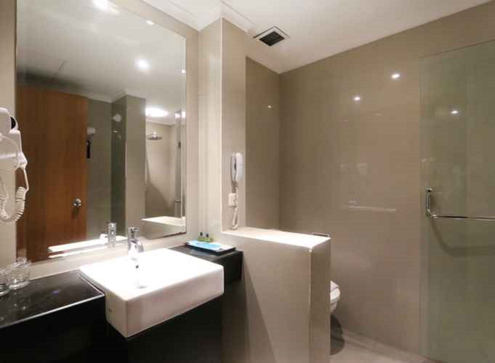 Bathroom 5, Hotel Bidakara Jakarta, South Jakarta