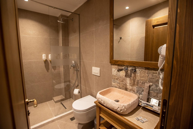 Bathroom 3, Vista Boutique Hotel, Beratit