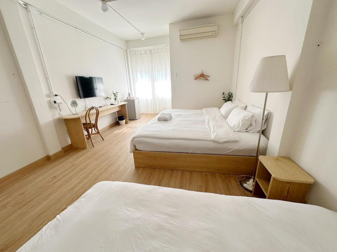 La moon House, Phuttha Mon Thon