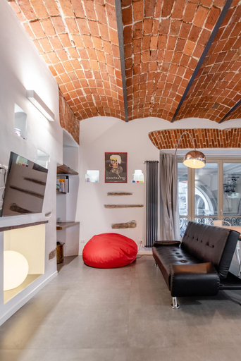 Others 4, Suite & Queen Apartments by Toh Solution, Torino