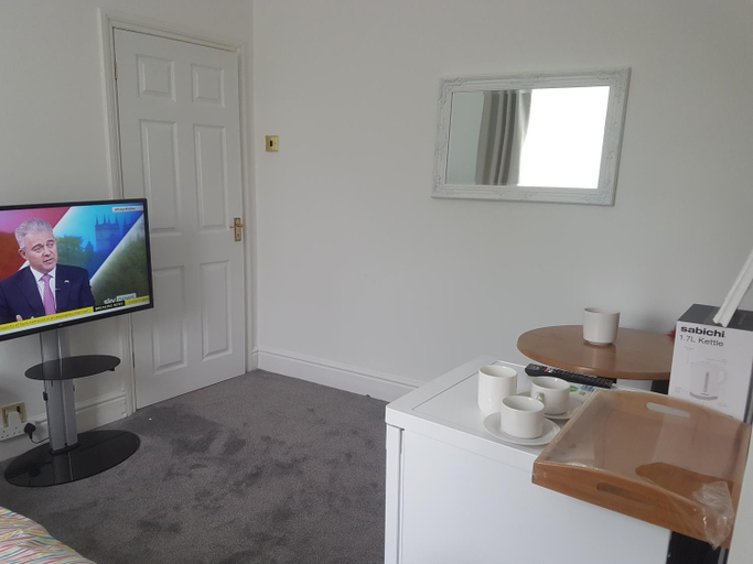 4, A Quiet & Comfortable 4 Bedroom house, Tameside