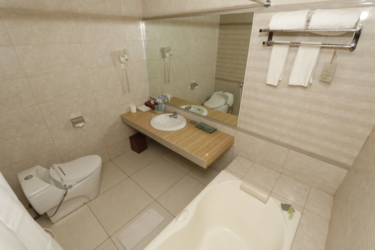Bathroom 5, Hotel Santika Luwuk - Sulawesi Tengah, Banggai