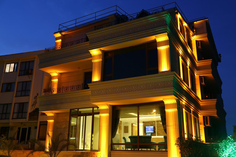 Exterior & Views