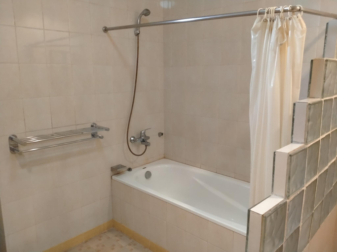 Bathroom 30