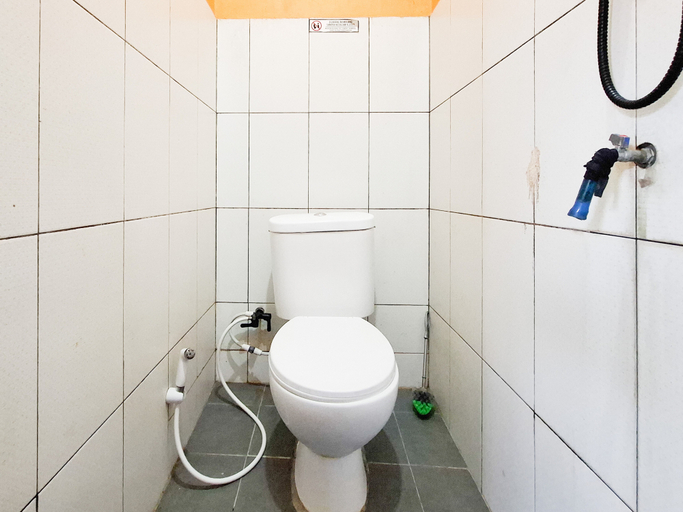 Bathroom 3, Labella Homestay 1 Syariah Dieng RedPartner, Wonosobo