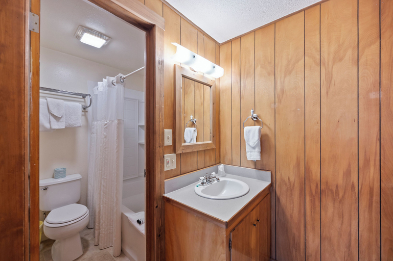 Bathroom 4, Birch Glen Hotel, Valley