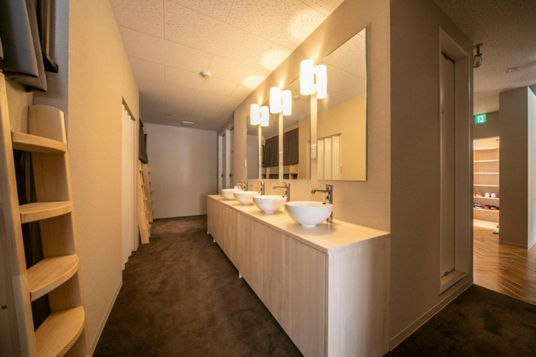 Bathroom 14