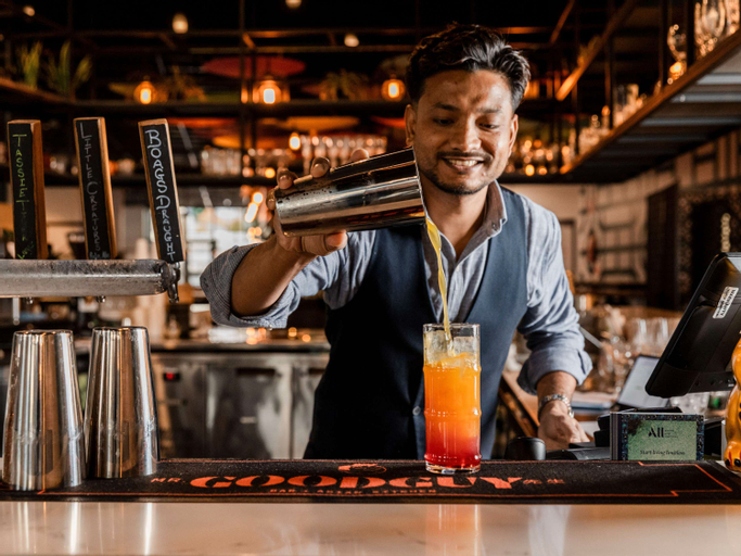 Food & Drinks 30