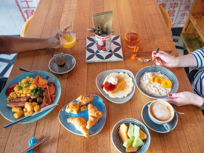 Food & Drinks 11