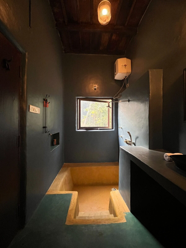 Bathroom 3, KaatiKaadu, Hassan