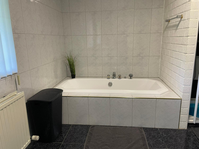 Bathroom 3, B&B Villa 35, Limburg