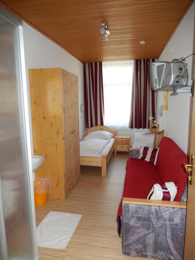 Bedroom 13