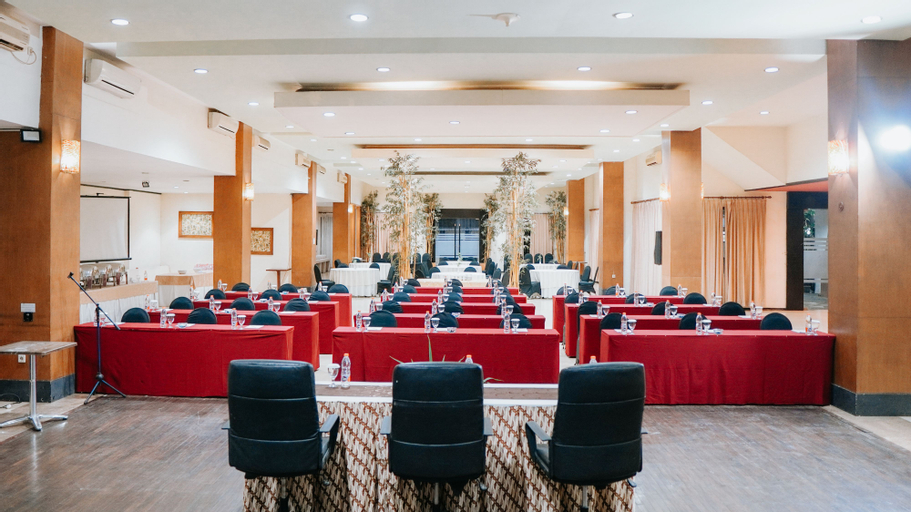 Business Facilities 28