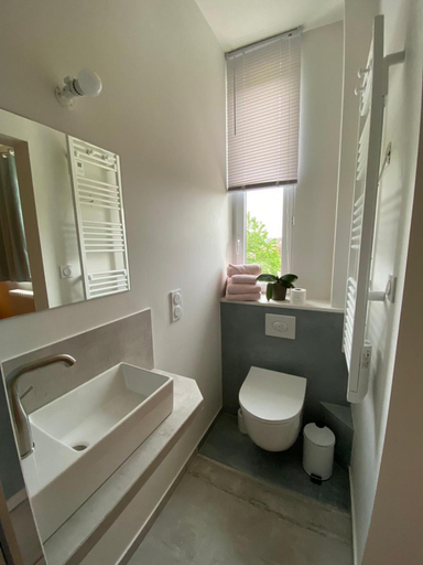 Bathroom 3, La Hacienda Blanca, Ille-et-Vilaine
