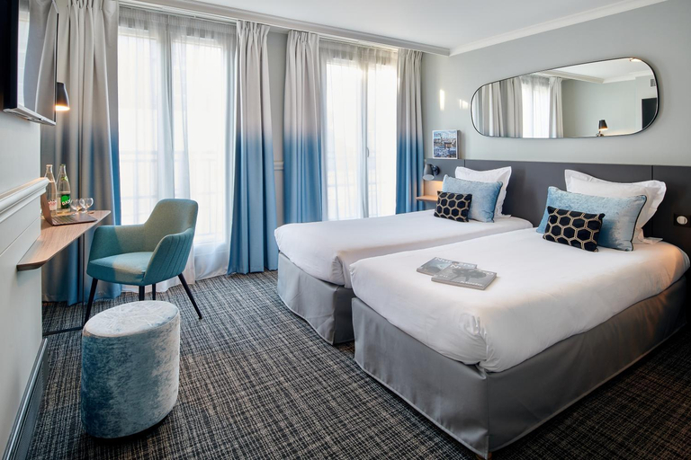 Bedroom 3, Hotel Provinces Opera, Paris