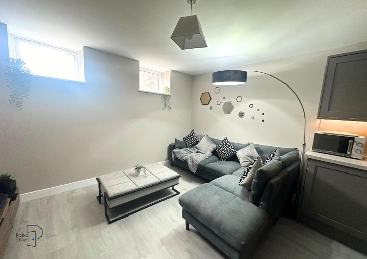 Others 4, Hanley, Stoke - Modern Spacious Apartments by PolkaStays, Stoke-on-Trent