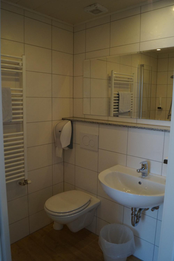 Bathroom 10
