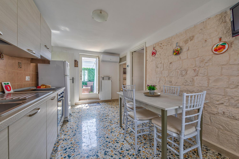 Others 2, Borgo Diaz, Brindisi