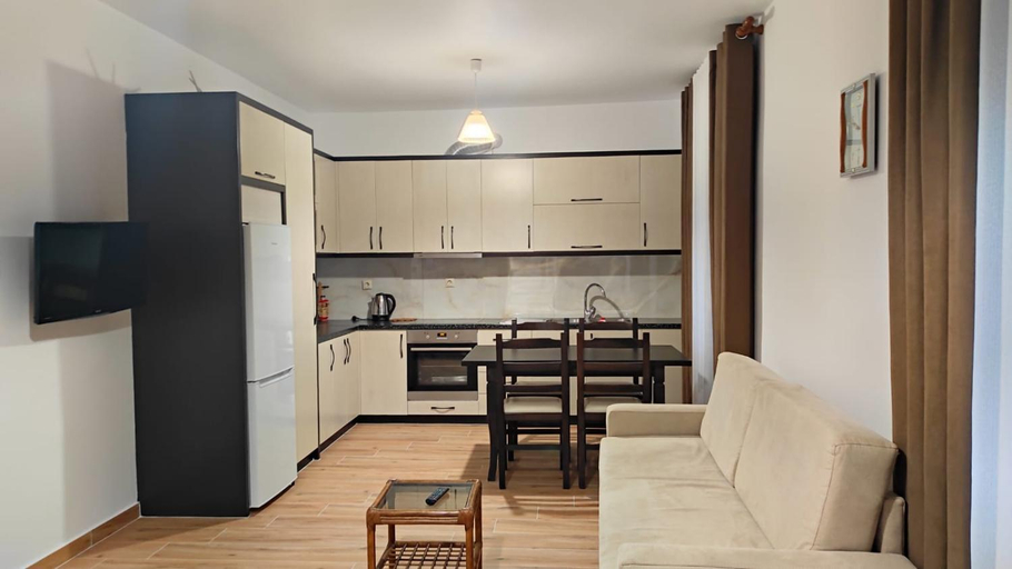 Others 5, Four Seasons Apartments, Sarandës