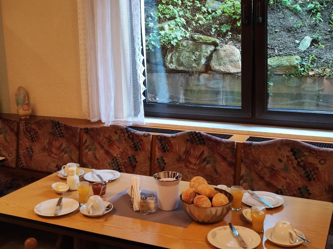 Others 4, Gasthaus "Zur frischen Quelle", Hochtaunuskreis