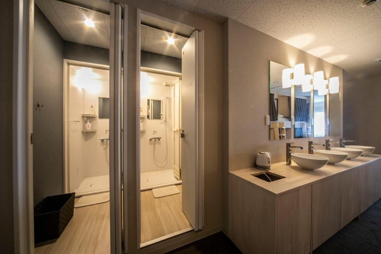 Bathroom 13