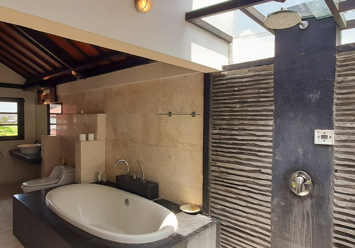 Bathroom 12