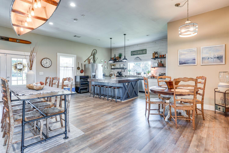 Food & Drinks 4, Pottsboro Home w/ Patio & Grill ~ 1 Mi to Lake!, Grayson