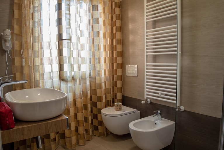 Bathroom 2, B&B Santa Filomena, Pescara