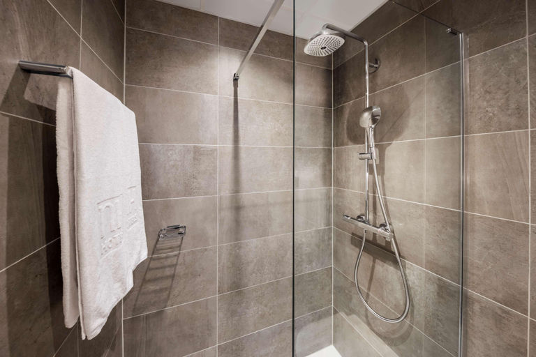 Bathroom 7