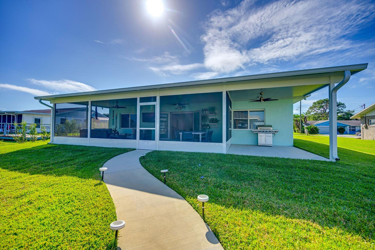 Exterior & Views