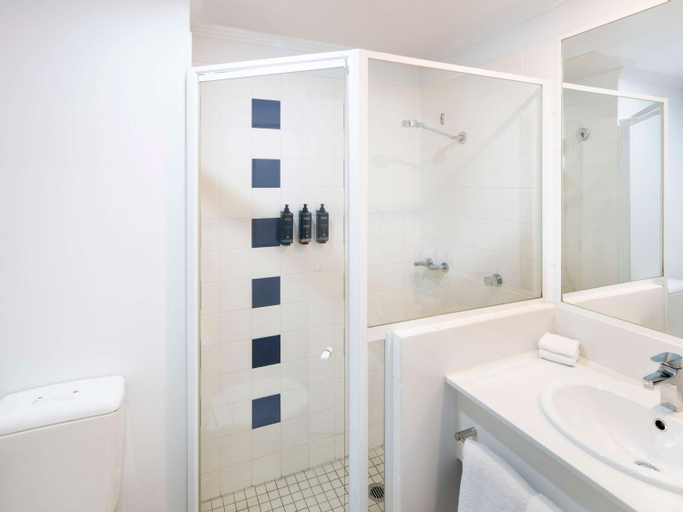 Bathroom 16
