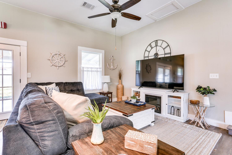 Others 5, Pottsboro Home w/ Patio & Grill ~ 1 Mi to Lake!, Grayson