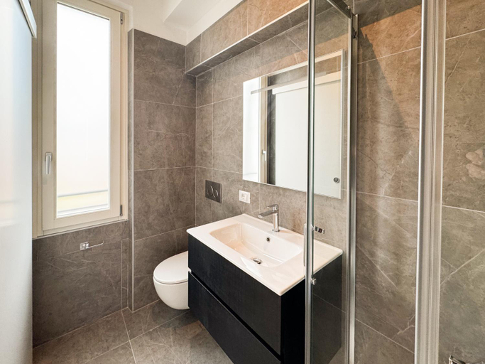 Bathroom 3, Palazzo delle Guglie by Postcardsfrom, Verona