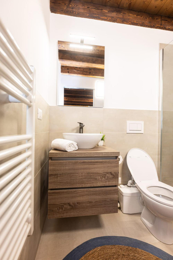 Bathroom 5, Al 18 Verona Rooms, Verona