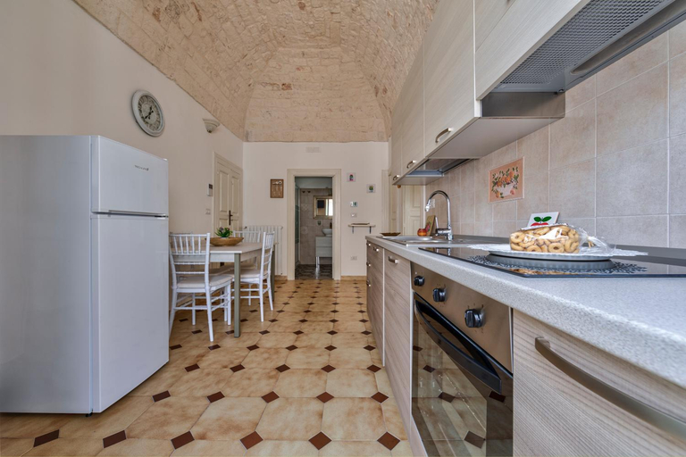 Others 4, Borgo Diaz, Brindisi